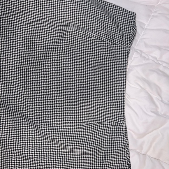 Forever 21 Mini‎ Skirt - Picture 3 of 4